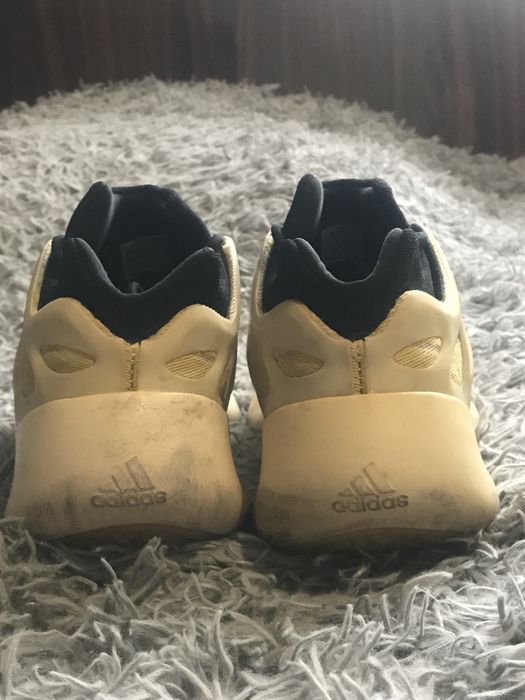 Adidas Yeezy Boost 700