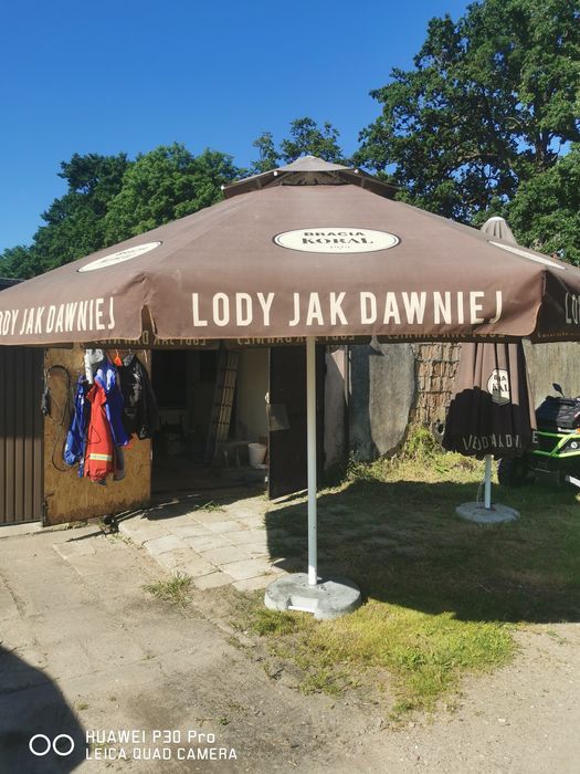 Parasol z podstawą betonową