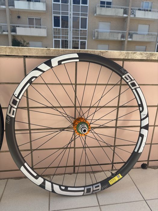 Rodas Carbono Enve/Bontrager 29/27.5 - Mullet