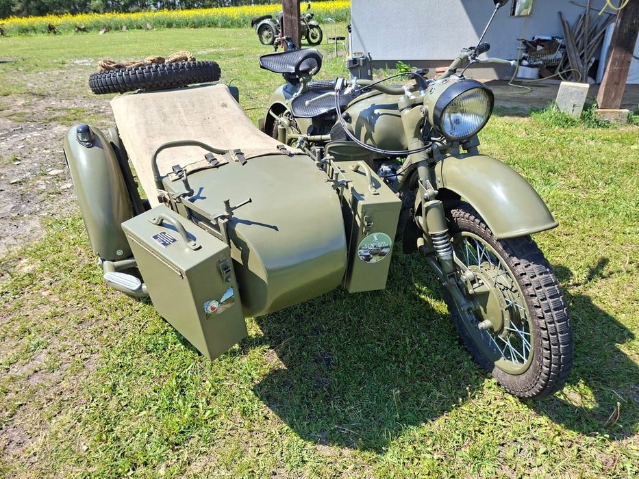 Motocykl Dniepr Mt-16 napędowiec z rozrusznikiem elektrycznym.