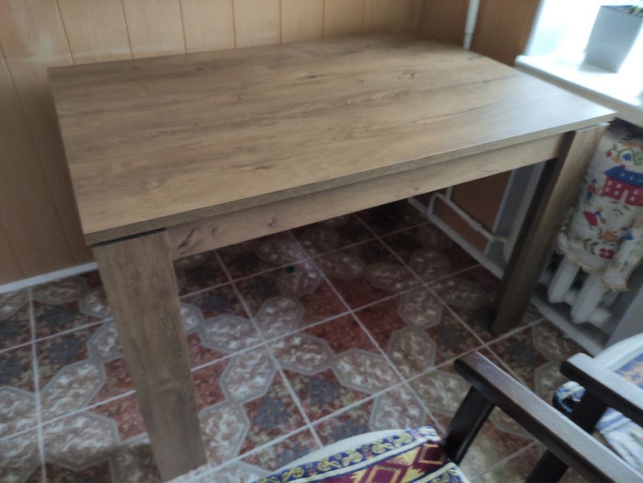 Стіл обідній з JYSK