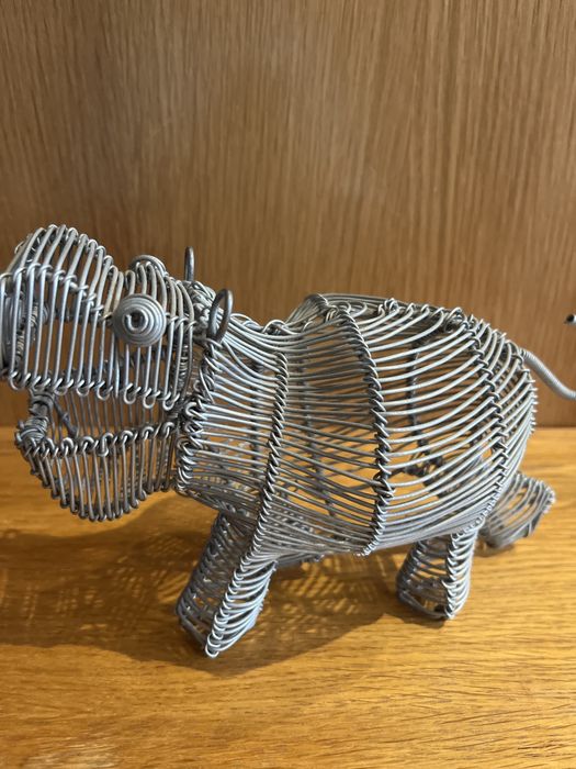 Escultura hipopotamo em arame