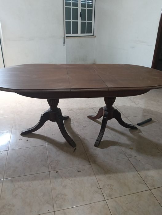Mesa de sala em madeira