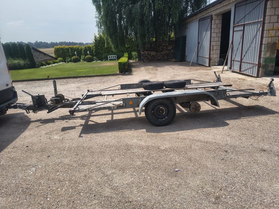 Laweta samochodowa DMC 2100 kg. SAM ważny przegląd, ubezpieczenie -USZKODZONA