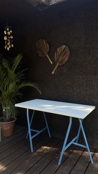 Mesa IKEA dobrável 120x60 com tampo branco + pernas azuis