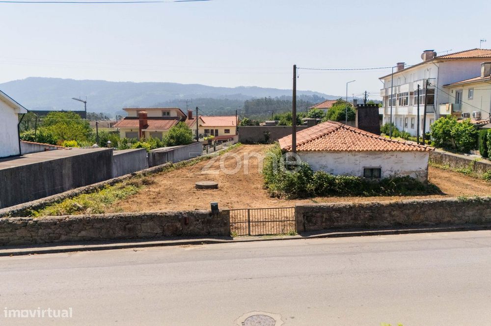 Moradia Térrea para restauro em Manhente - Barcelos