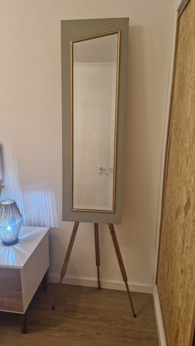 Espelho de quarto e secretária mais cadeira