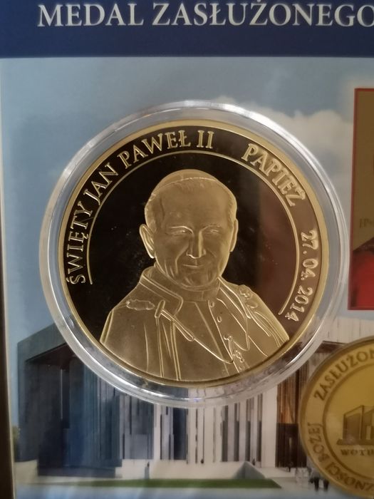 Dwa medale pamiątkowe.