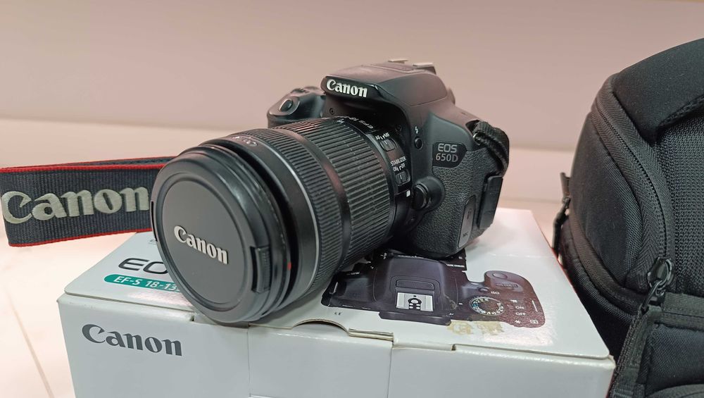 Фотокамера Canon EOS 650D KIT EF-S 18-135 мм f/3,5-5,6 IS STM