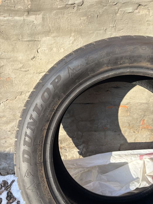Dunlop 235 55 r19 почти новая