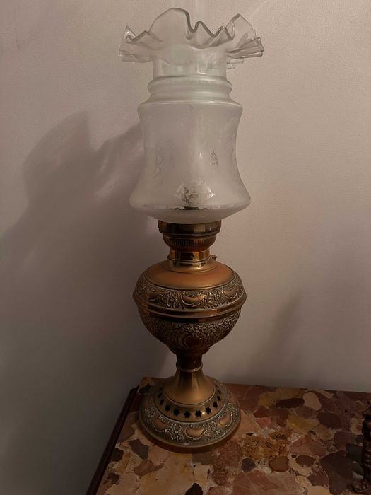 Candeeiro mesa bronze globo vidro frisado classico antigo decorativo