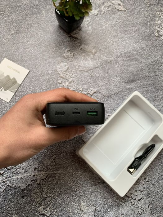 Premium Power Bank 30800mAh – вбудован проводи,бездротова зарядка!