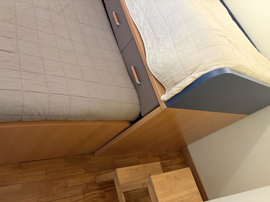 Cama dupla de solteiro com gavetões