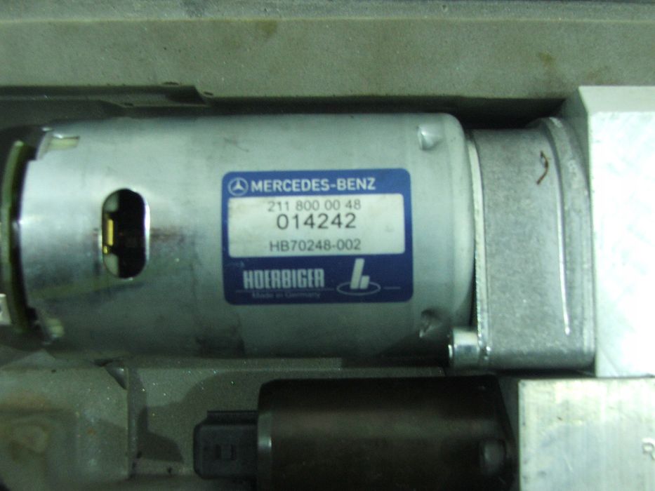 mercedes e klasa w211 pompa klapy tył a2118000048