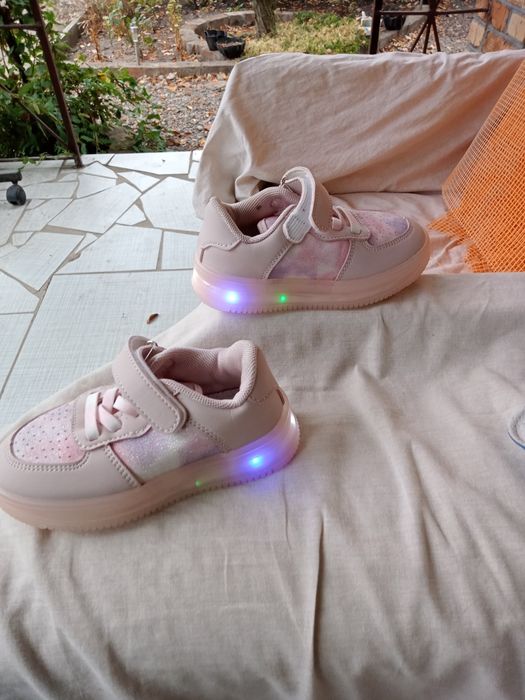 Кросовки для девочки.