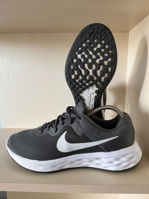 Чоловічі кросівки для бігу Nike Revolution 6