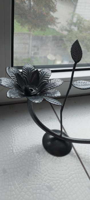 Potrójny świecznik liście