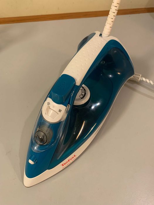 Ferro a vapor Tefal Access Easy – funcional (base com desgaste)