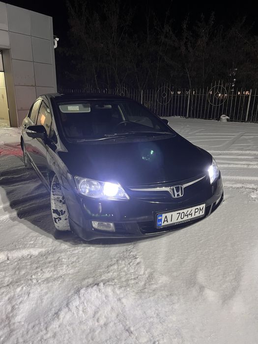 Продається авто Honda civik 2008рік
270к пробігу мотор не димить масла не бере авто на кожен день сів та поїхав 
Більш детально та за фото звертайтесь по телефону