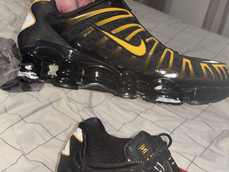 Nike Shox TL - Preto/Amarelo - Tam. 45,5 - Com defeito na sola (danificada por animal)