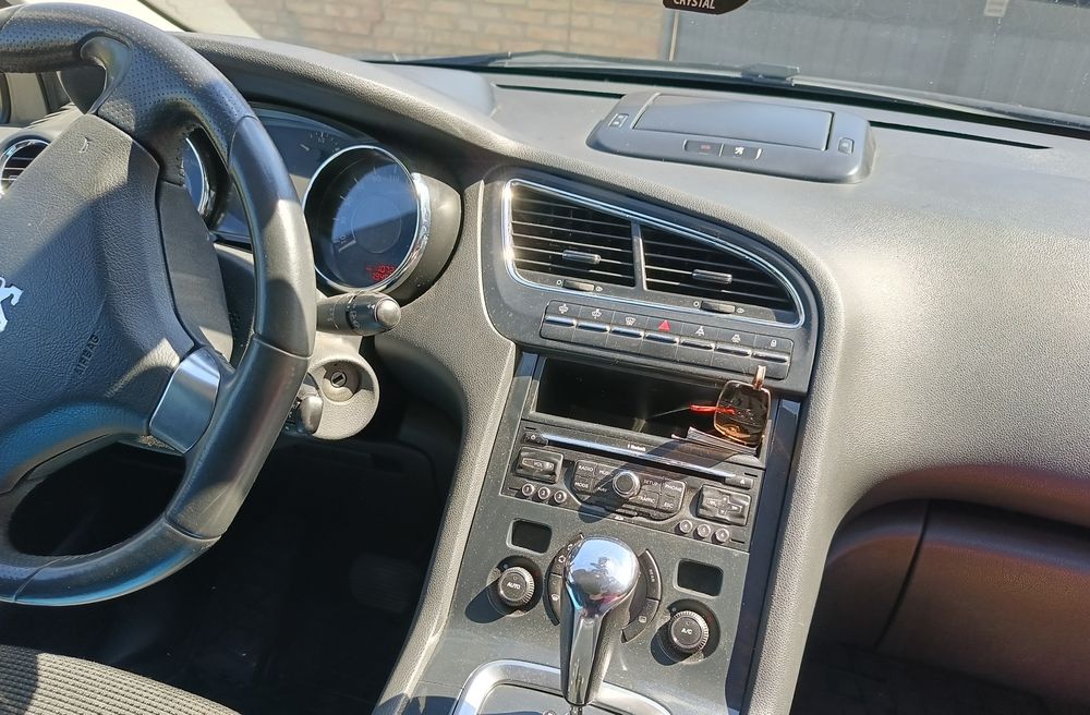 Продам Пежо 5008