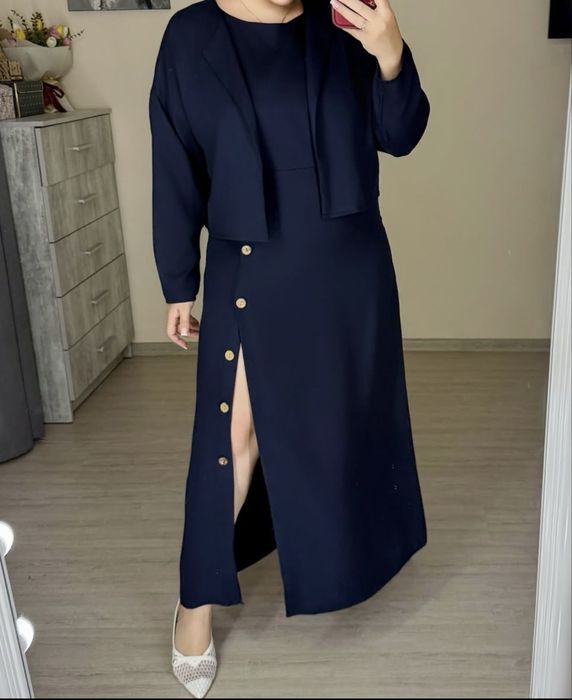 Сукня жіноча з легкою накидкою