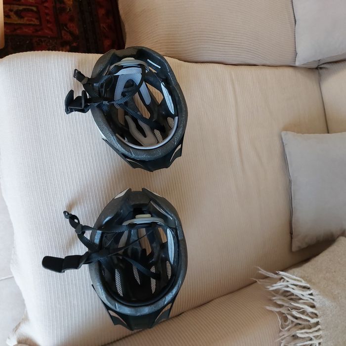 Vendo capacetes tenanhos de 59/65 cm ( L/XL ] .