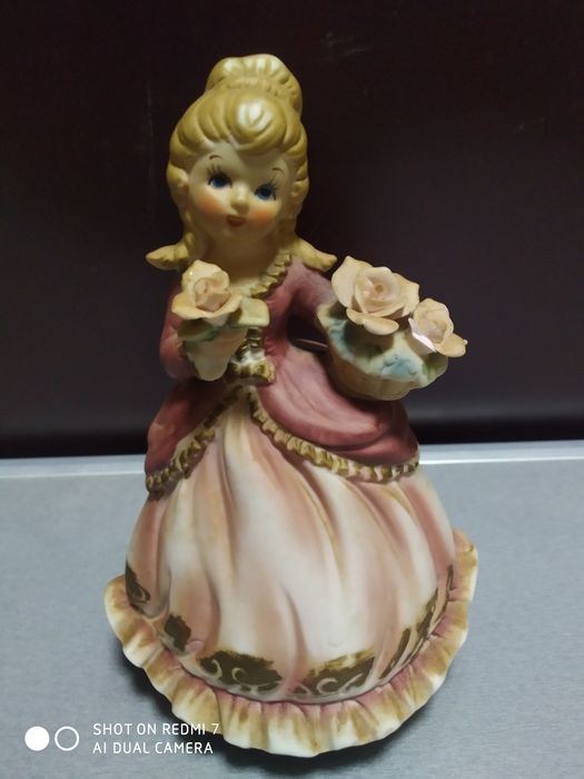 Оригинальная музыкальная статуэтка девочка.Европа.