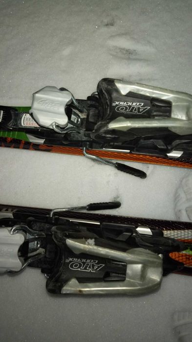 палки лыжные лыжи карвинговые ATOMIC шлем горнолыжный