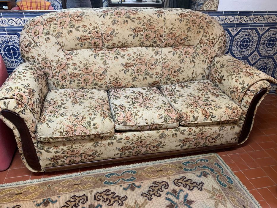 CONJUNTO DE SOFÁS (SOFÁ CAMA CASAL DIVÃ + 2 SOFÁS INDIVIDUAIS)