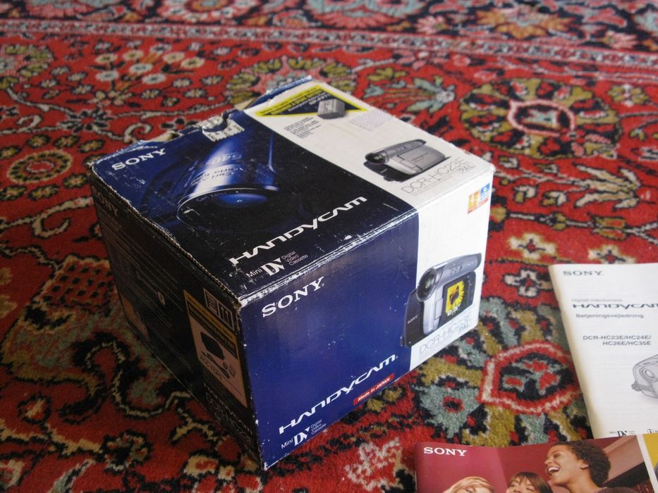 Касетна відеокамера Sony Handycam