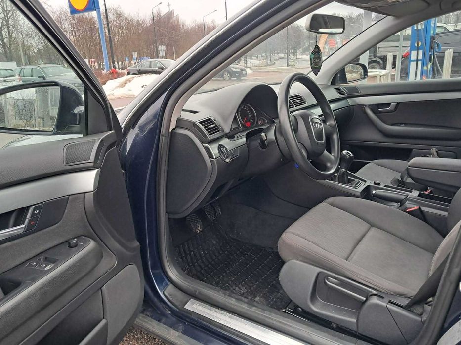 AUDI A4  B7  2005 r  2,0 B  KOMBI Klima Elektryka Hak 2komplety kół