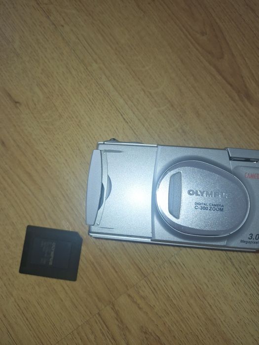 Aparat oliympus Camedia  C- 300  ZOOM  z kartą 128 MB