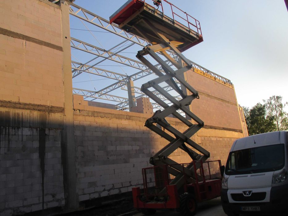 podnośnik nożycowy zwyżka koszowy 15 - 18m wynajem jlg genie haulotte