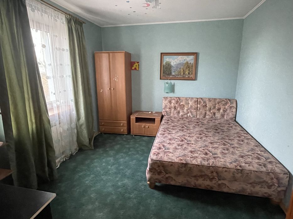 Квартира 4 кімнатна з меблями