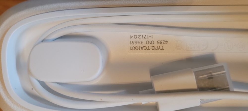 Etui do ładowania szczoteczki oraz ładowarka firmy Philips nowe