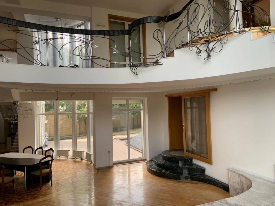 Продам дом  точнее 2 дома  на  разных участках. Совмещёных в одну усад