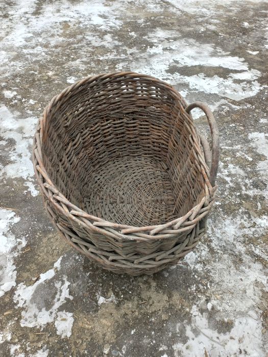 Kosz wiklinowy ręcznie robiony