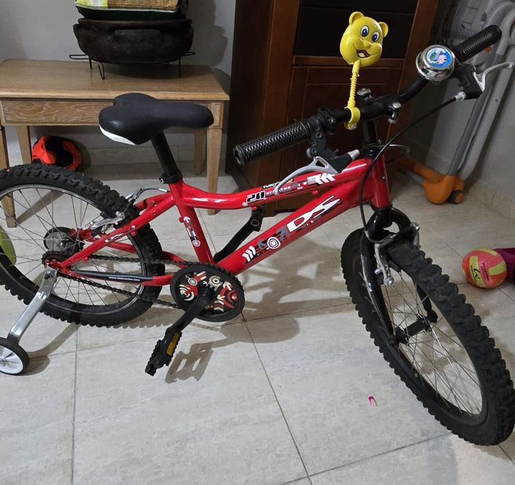 Bicicleta de criança com rodinhas