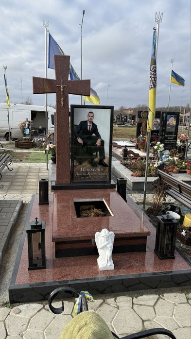 Памятники для військових