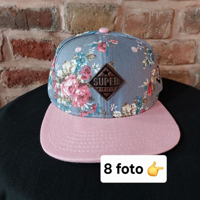 Czapka typu snapback w kwiaty