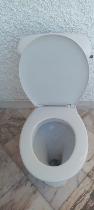 Sanita e depósito de água a funcionar