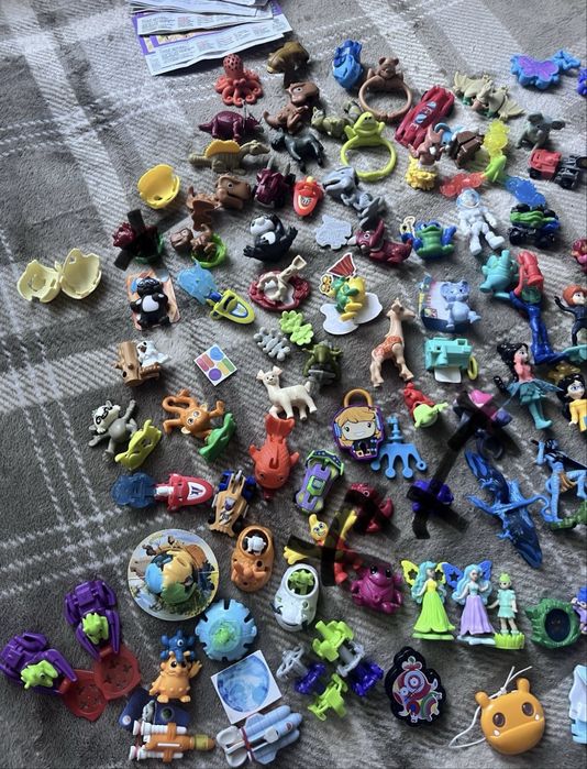 Кіндер іграшки , лотом