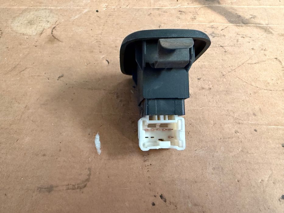 Botão do vidro Tras Nissan Navara D22