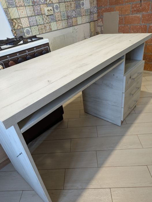 Продам стіл письмовий Б/в