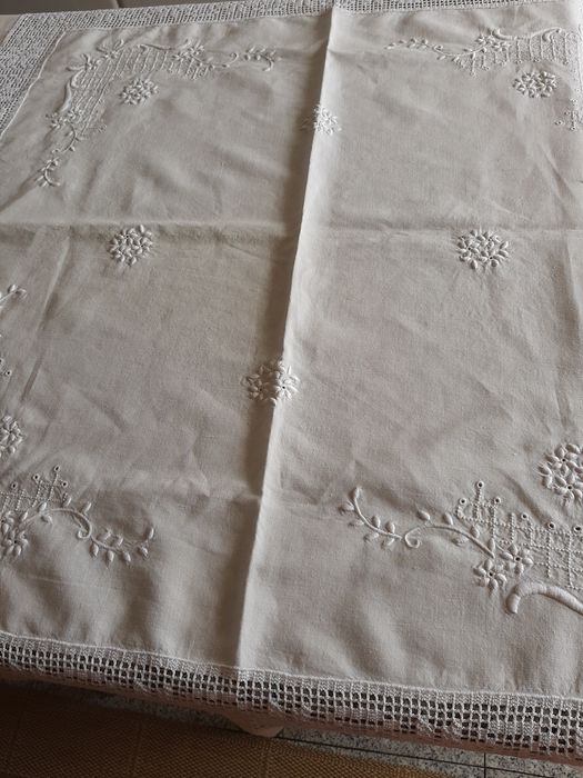 Venda toalha linho e bordada.