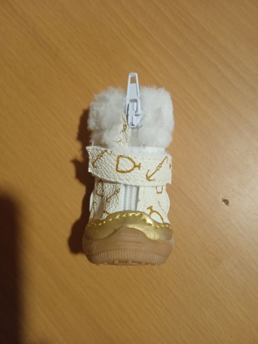 Продам сапожки для собачки.