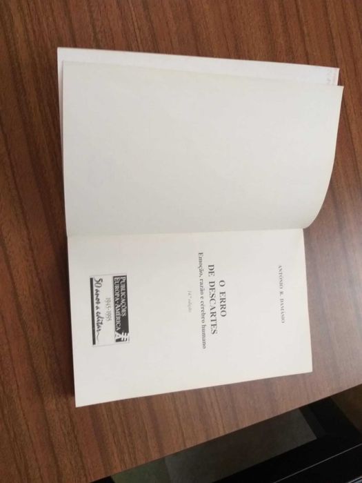 O Erro de Descartes
Emoção, razão e cérebro humano