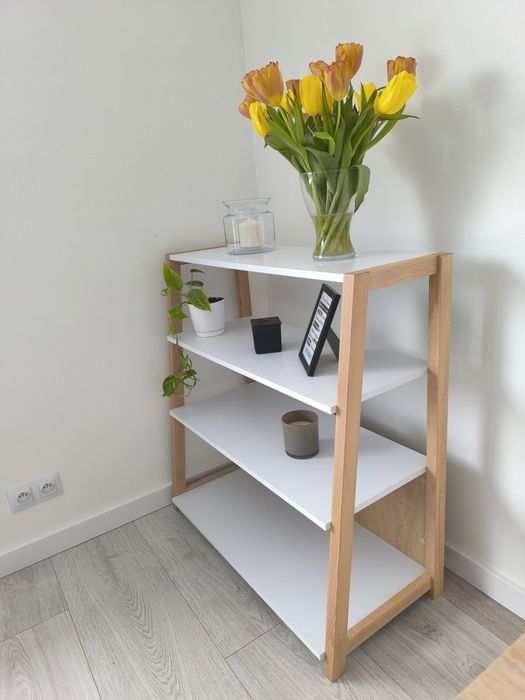 Komoda otwarta biała z drewnem