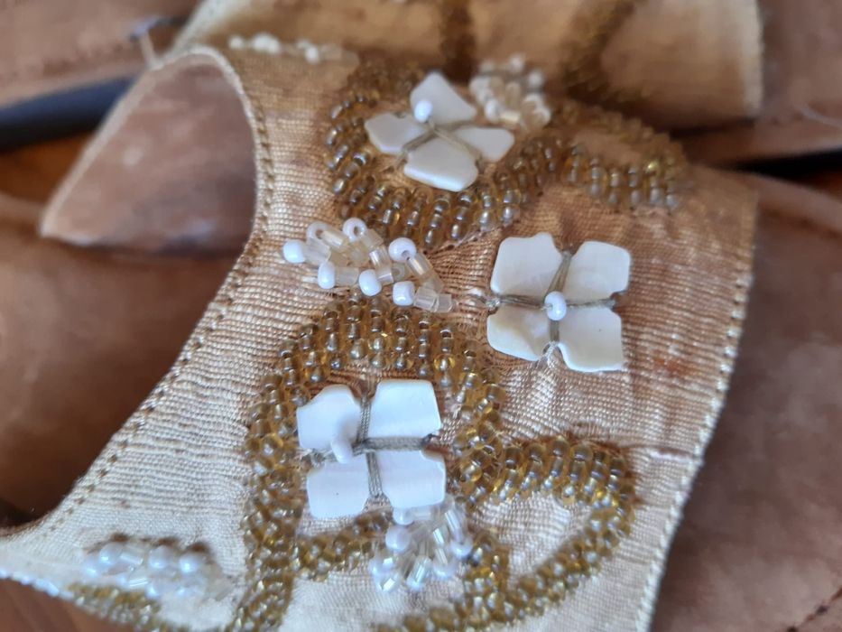 Chinelos bordados Novos